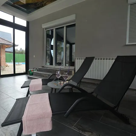 Mali Vuk - Riverside & Jacuzzi Villa